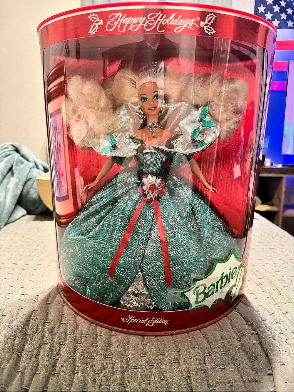 Barbie Special Edition Holiday Barbie Holiday Doll in Green & Red  New in box ne